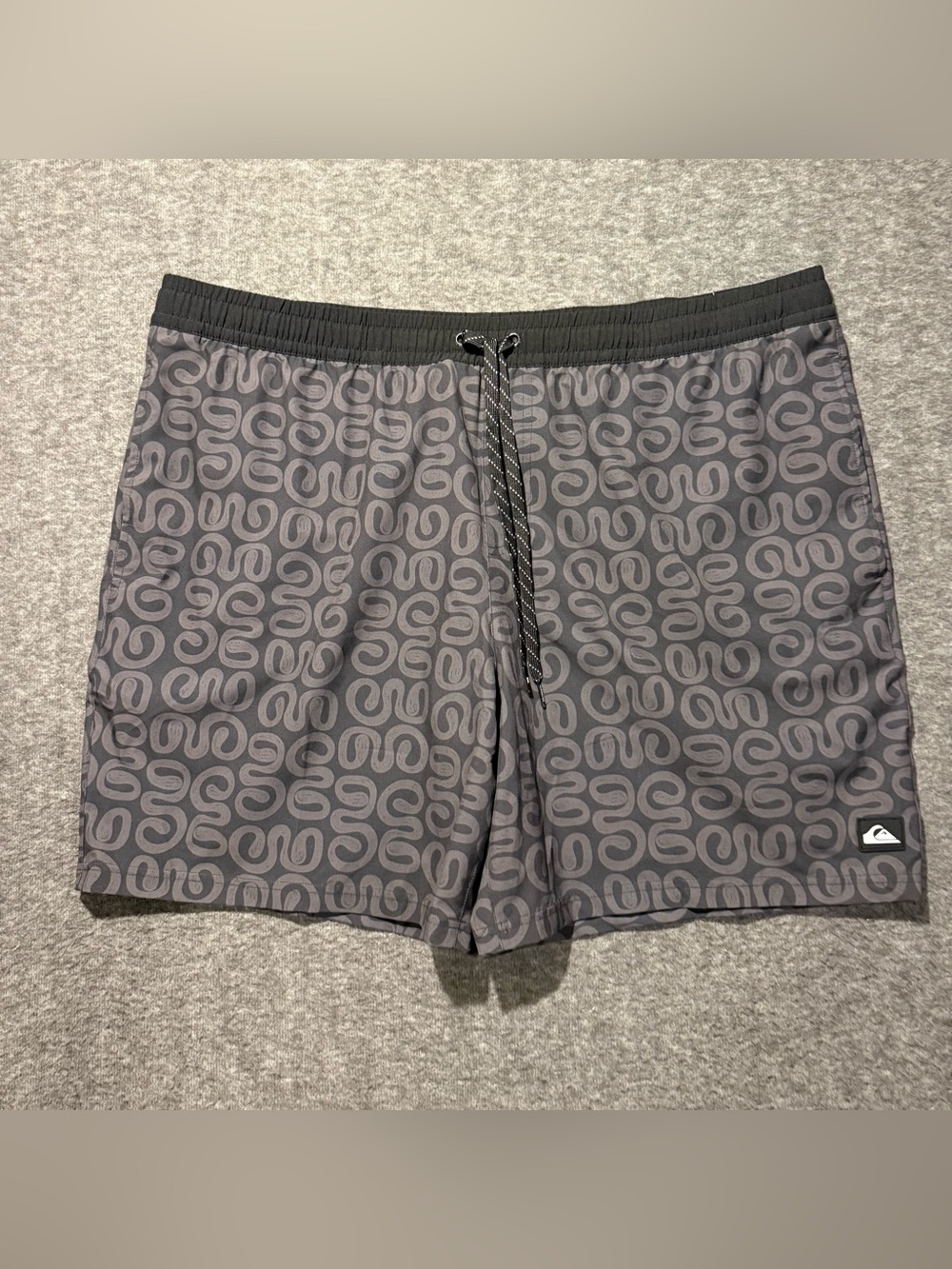 Quicksilver Swim Trunks Shorts Mens XXL Gray Black Patterned UPF 50 Quick Dry